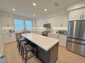 49 Sanctuary Ln in Mission Viejo, CA - Foto de edificio - Building Photo