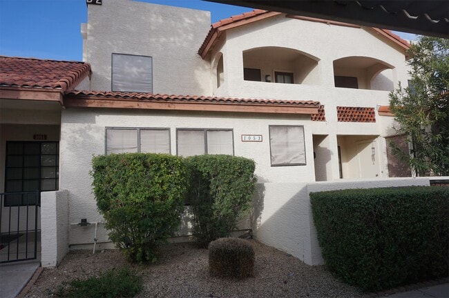 property at 8625 E Belleview Pl