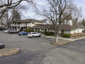 Villa Grande in Lakewood, CO - Foto de edificio - Primary Photo