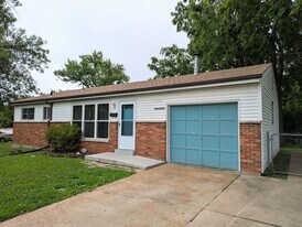 10 Capri Dr in Florissant, MO - Building Photo