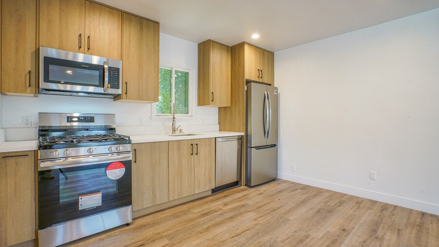6112 Saturn St in Los Angeles, CA - Building Photo