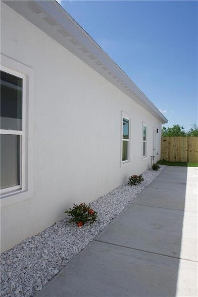 5705 Notre Dame Ave, Unit 1 in McAllen, TX - Building Photo - Building Photo