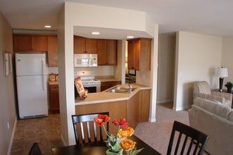 Lakewood Terrace in Alexandria, MN - Foto de edificio - Building Photo