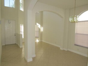 5101 Prairie Dunes Village Cir in Greenacres, FL - Foto de edificio - Building Photo