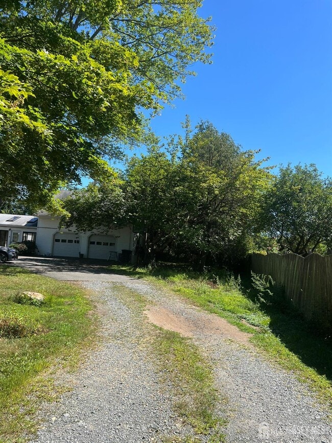 265 Friendship Rd in Cranbury, NJ - Building Photo - Building Photo