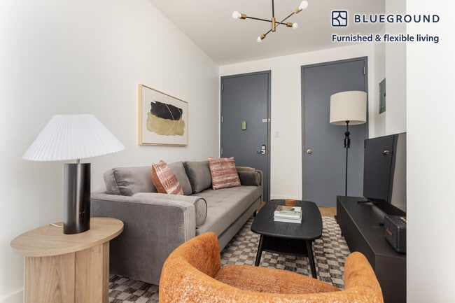 161 W 54th St in New York, NY - Building Photo - Building Photo