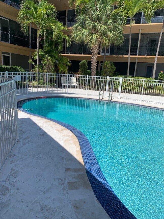 1500 NE 127th St-Unit -310 in North Miami, FL - Building Photo - Building Photo