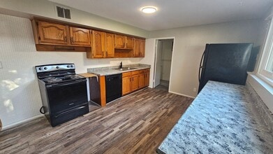 1258 Richard Ct in Mansfield, OH - Building Photo - Building Photo