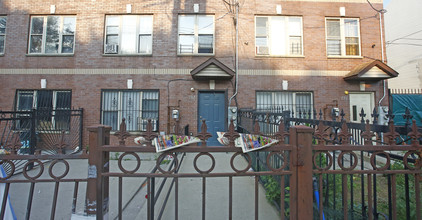 792 Logan St in Brooklyn, NY - Building Photo - Building Photo