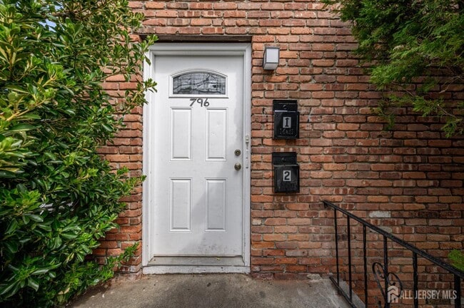 796 Inman Ave in Woodbridge Township, NJ - Building Photo - Building Photo