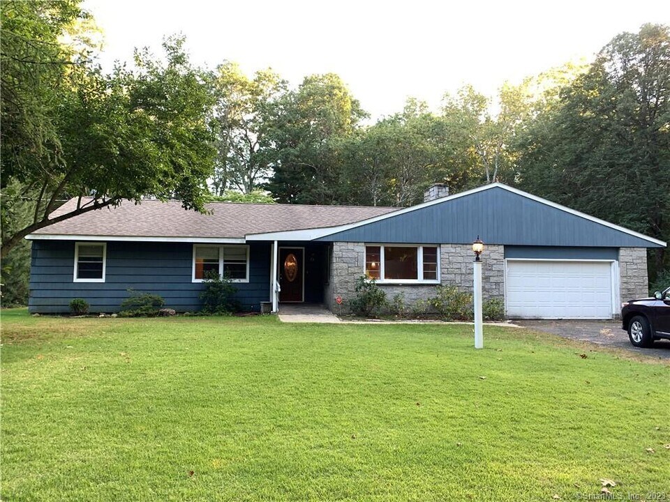 35 Sylvan St in Avon, CT - Building Photo