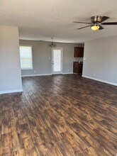 102 Setter Dr in Oak Grove, KY - Foto de edificio - Building Photo