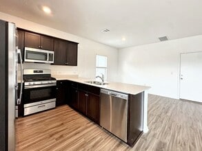 6017 Lofgren Cv in Austin, TX - Building Photo - Building Photo