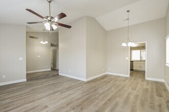 212 Appian Way in Henderson, NV - Building Photo - Building Photo