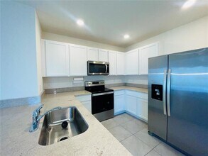 17043 Oval Rum Dr in Wimauma, FL - Building Photo - Building Photo