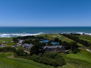 11 Fairway Pl in Half Moon Bay, CA - Building Photo - Building Photo