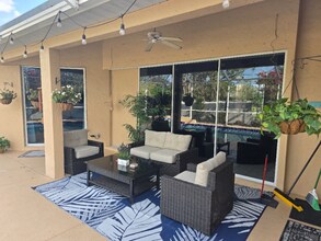 4947 Cedar Oak Wy in Sarasota, FL - Foto de edificio - Building Photo