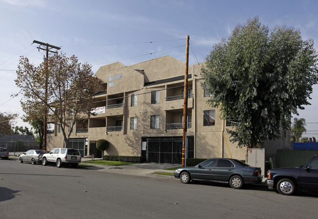 Bush Apartments in Santa Ana, CA - Building Photo - Building Photo