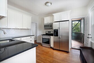 123 Winthrop Rd in Brookline, MA - Building Photo - Building Photo