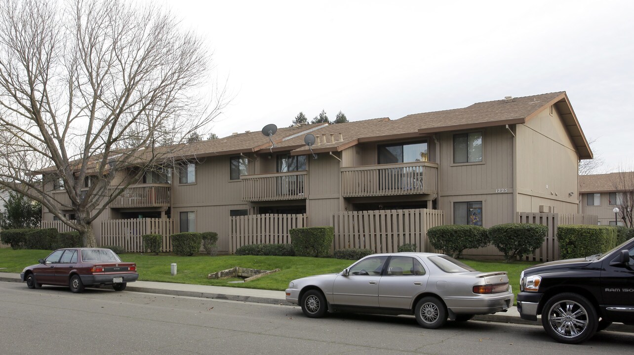 Watson Ranch in Dixon, CA - Building Photo