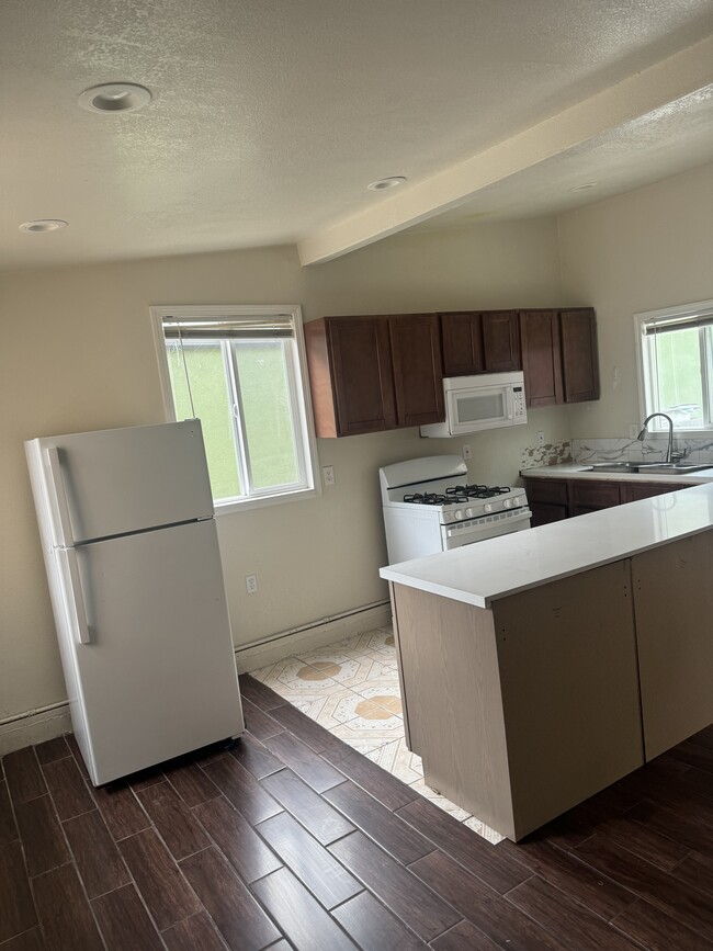 2418 Market St, Unit 2418 Market #C in Oakland, CA - Building Photo - Building Photo