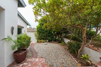256 Vista Del Parque in Redondo Beach, CA - Building Photo - Building Photo