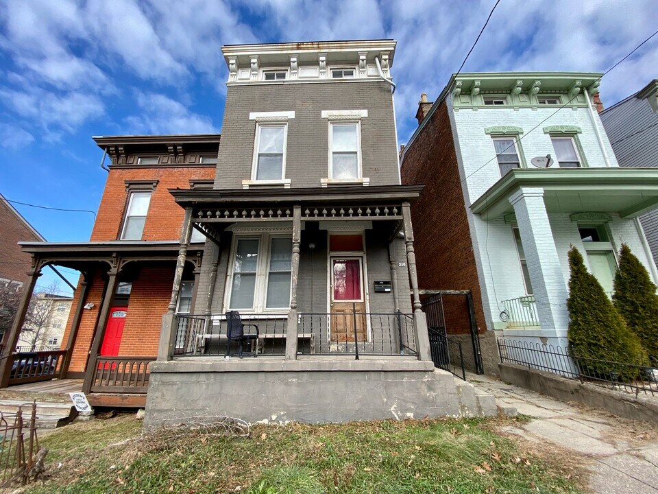 216 Fosdick St in Cincinnati, OH - Building Photo