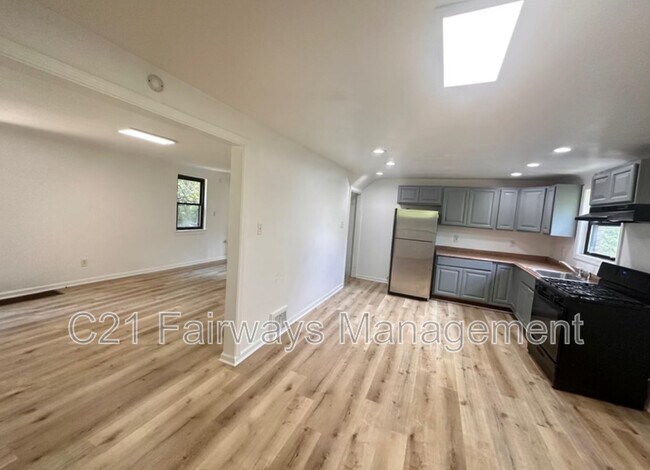 10318 Lindberg Ave in Pittsburgh, PA - Building Photo - Building Photo