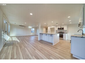 33871 NE Blossom Dr in Scappoose, OR - Building Photo - Building Photo