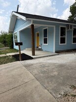 409 S Calaveras St in San Antonio, TX - Building Photo