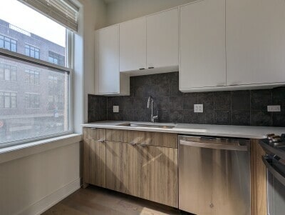 2122 W Belmont Ave, Unit 1 in Chicago, IL - Building Photo - Building Photo