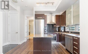 21 Balmuto St in Toronto, ON - Building Photo - Building Photo