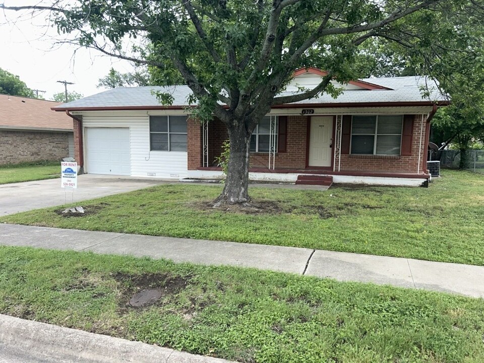 1302 Becker Dr in Killeen, TX - Building Photo