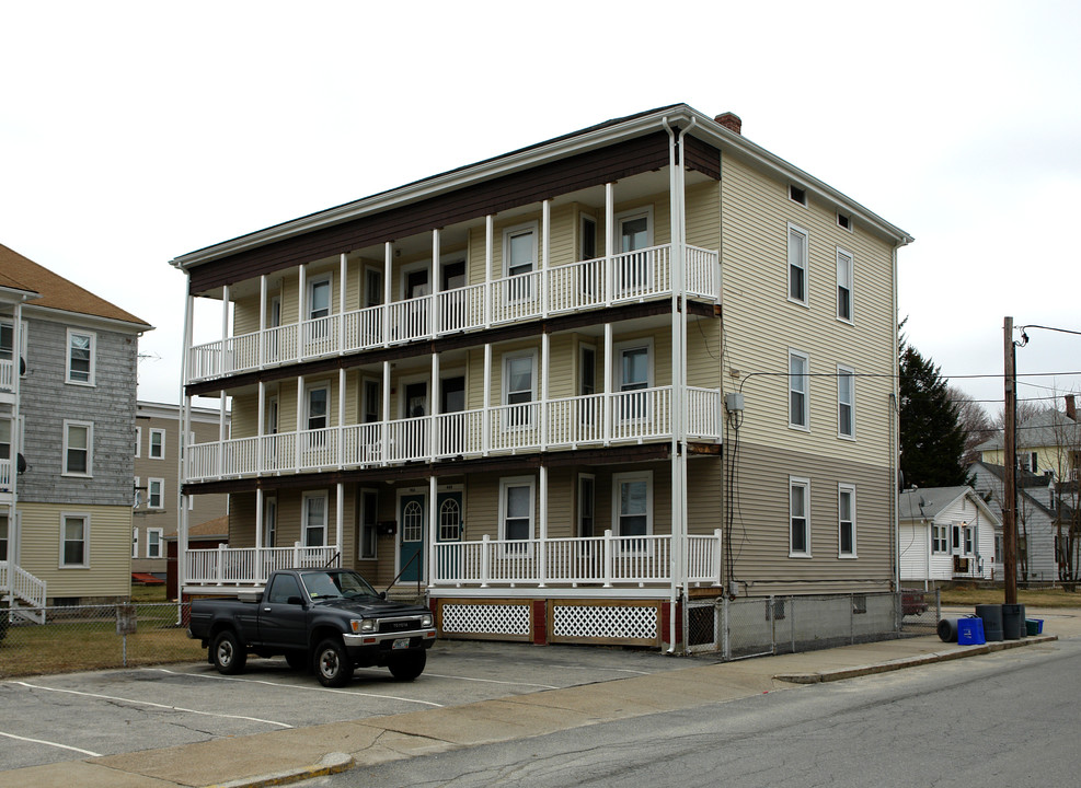 456 Fairmount St in Woonsocket, RI - Foto de edificio