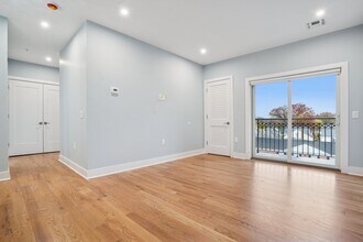 Fairview Plaza in Bloomfield, NJ - Foto de edificio - Building Photo