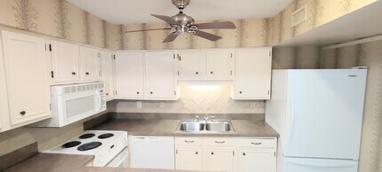 10301 N Kings Hwy, Unit 17-3 in Myrtle Beach, SC - Building Photo - Building Photo