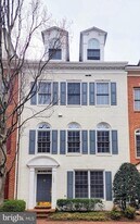 1609 Leeds Castle Dr in Vienna, VA - Building Photo