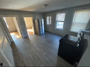 132 Maple St in Manchester, CT - Foto de edificio - Building Photo
