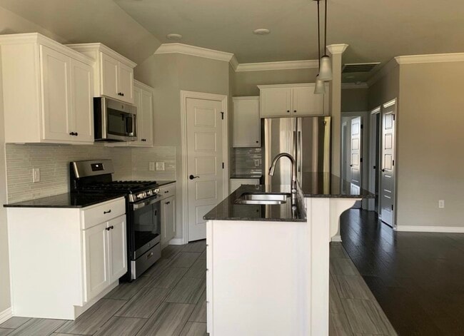 property at 910 Lakeview Dr