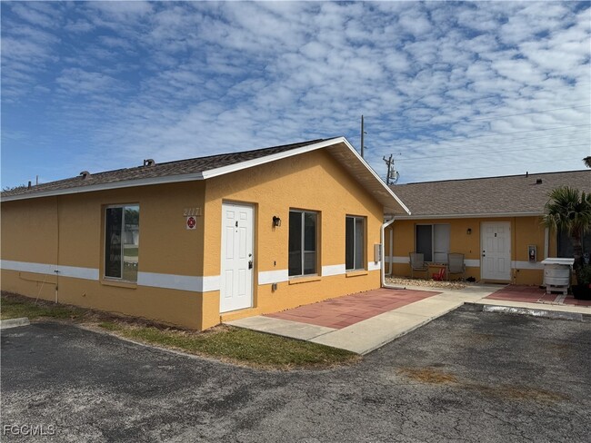 2117 SW Santa Barbara Pl in Cape Coral, FL - Building Photo - Building Photo