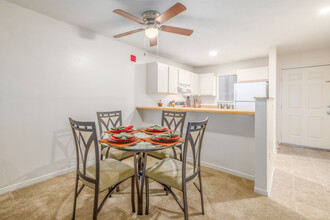 Treehouse Village in Gainesville, FL - Building Photo - Interior Photo