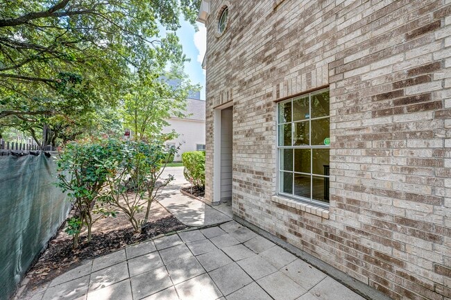property at 2802 Austin St