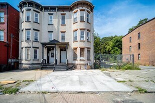 347 Liberty St in Newburgh, NY - Building Photo