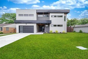 9753 Mixon Dr in Dallas, TX - Building Photo