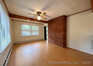 958 Dunbar Hill Rd in Hamden, CT - Building Photo - Building Photo