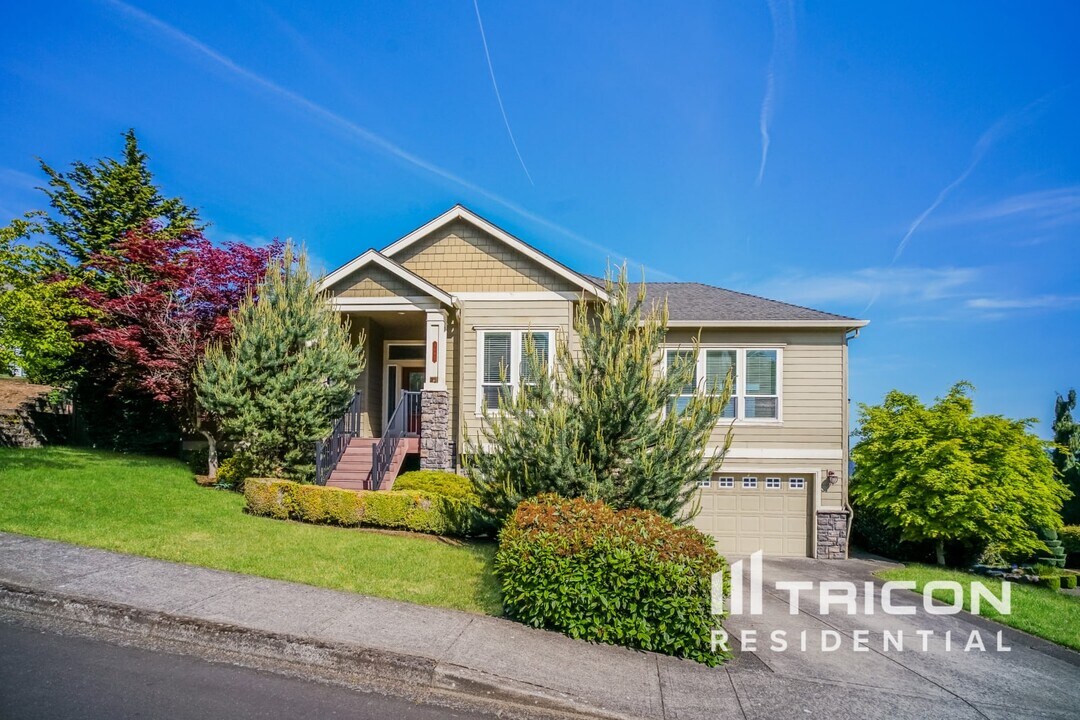 3993 NW Currawong Ct in Camas, WA - Foto de edificio