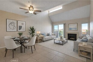 450 E 4th St, Unit 437 in Santa Ana, CA - Building Photo