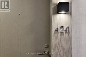 501 St Clair Ave W in Toronto, ON - Building Photo - Building Photo