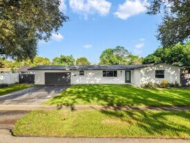 740 Beachwood Ln in Plantation, FL - Building Photo