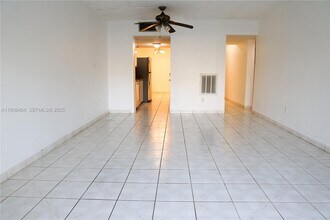 9210 Fontainebleau Blvd in Miami, FL - Building Photo - Building Photo